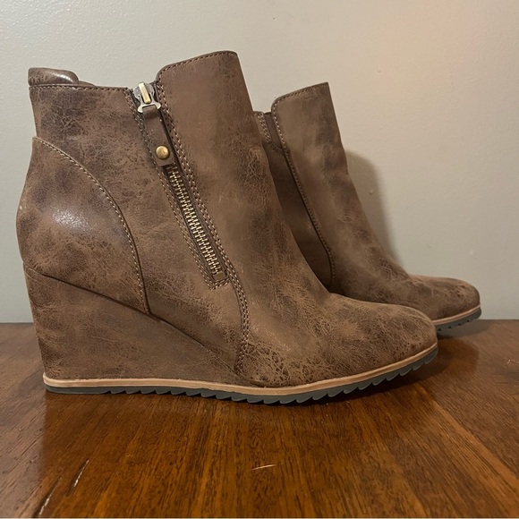SOUL NATURALIZER Haley Wedge Booties in Mid Brown - Size 10W - Picture 3 of 12